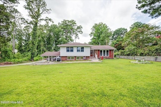 2111 Neuse Cliffs Dr, New Bern, NC 28560