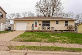 3375 Sunset Park Cir, Dubuque, IA 52002