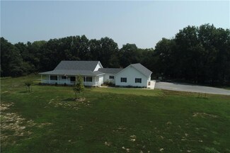 704 E 590th Ave, Frontenac, KS 66763