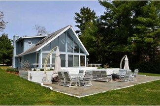 57 Lakeview Ln, Tolland, MA 01034