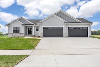 3011 Prairielight Ct, Cedar Rapids, IA 52411