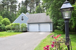 16 Whytewood Ln, Granby, CT 06035