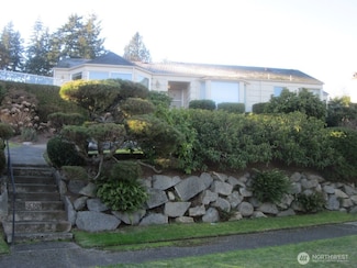 5005 Nicklas Place NE, Seattle, WA 98105