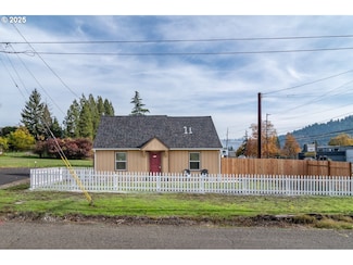 315 NE Cummins St, Roseburg, OR 97470