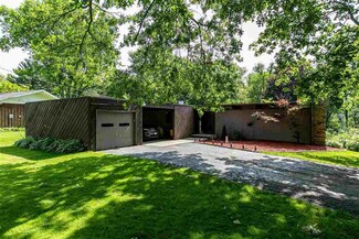 1155 Perry Dr, Platteville, WI 53818