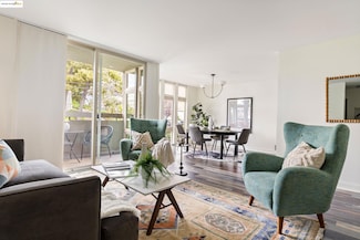 398 Adams St Unit 202, Oakland, CA 94610