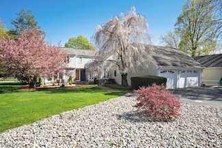 15 Orchard Ln, Newfoundland, NJ 07435