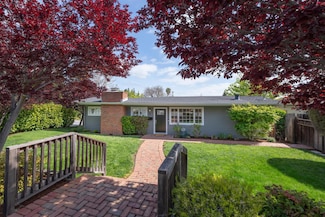 3 Circle Rd, Redwood City, CA 94062