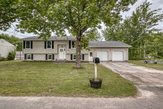 20 Hilltop Ave, Lewiston, ME 04240