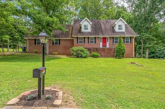 848 Skyline Park Dr, Signal Mountain, TN 37377