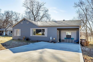 1312 Locust St, West Des Moines, IA 50265