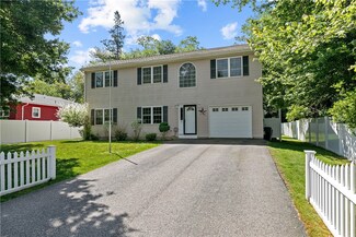 70 Foddering Farm Rd, Narragansett, RI 02882