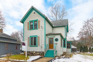 27 Center St, Algonquin, IL 60102