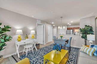 1957 S Telegraph Rd Unit 159, Bloomfield Hills, MI 48302