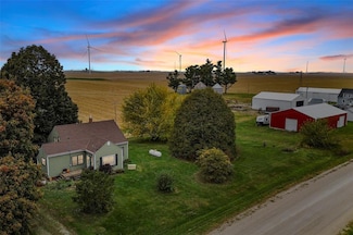 1495 Hickory Ave, New Sharon, IA 50207