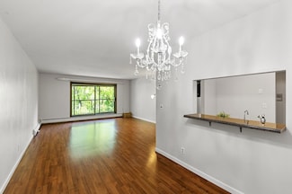 10441 Greenbrier Rd Unit 315, Hopkins, MN 55305