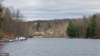 101 Lakeside Ct, Cross Junction, VA 22625