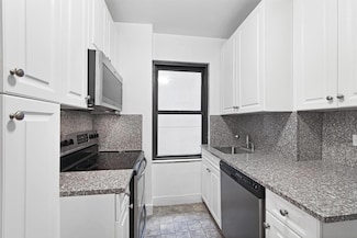 230 E 48th St Unit 3-A, New York, NY 10017