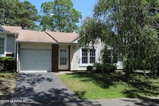 9 Raymond Ct, Lakewood, NJ 08701