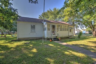308 E Wall St, Moweaqua, IL 62550