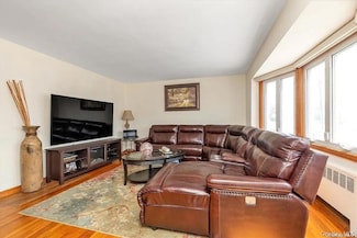 59 W Fenimore St, Valley Stream, NY 11580