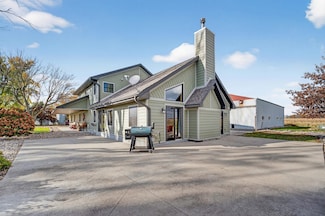 W8594 Hooyman Rd, Shiocton, WI 54170