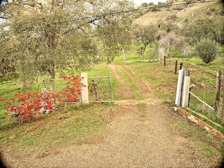 45682 Columbine Ln, Squaw Valley, CA 93675