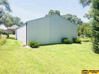 907 G St, Fairbury, NE 68352