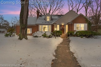 27510 California Dr SE, Lathrup Village, MI 48076