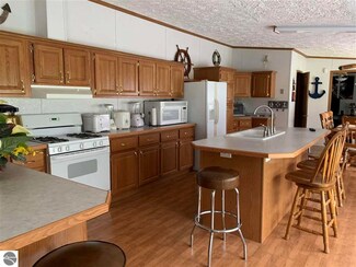 7567 E 48th St, Chase, MI 49623