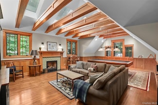 15 N Lake Cir, South Salem, NY 10590