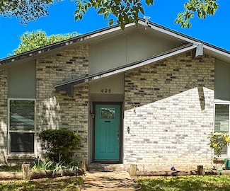 425 Solitude Dr, Garland, TX 75043