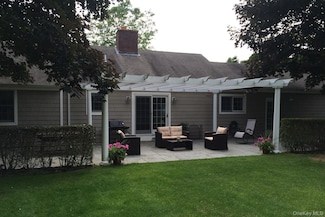 56 Seaman Rd, Jamesport, NY 11947