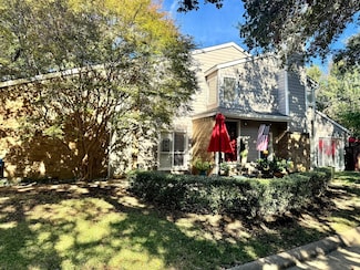 2721 Meadowstone Ct, Carrollton, TX 75006