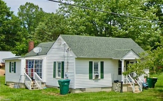 1977 Old Hollow Rd, Walkertown, NC 27051