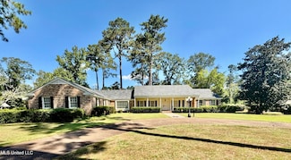 2700 Seminole Dr, McComb, MS 39648