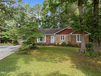 1040 Ivy Ln, Cary, NC 27511