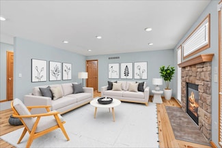 7605 W Windrush Ln, Franklin, WI 53132