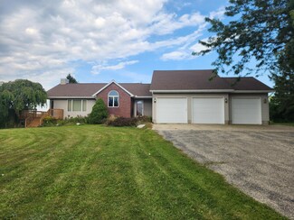 5464 S Maple Island Rd, Fremont, MI 49412