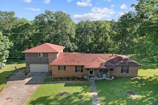 214 Christian Dr, Henderson, TX 75652