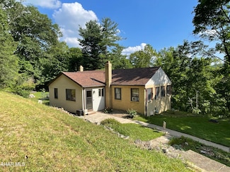 3414 Gwin Rd, Altoona, PA 16601
