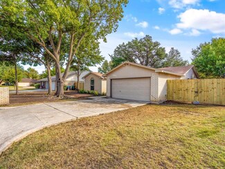405 Goldfinch Dr, Fort Worth, TX 76108