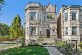401 N Humphrey Ave, Oak Park, IL 60302