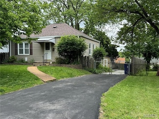 10011 Saint Martha Ln, Saint Ann, MO 63074
