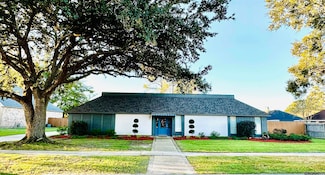 12326 Lake Sherwood Ave S, Baton Rouge, LA 70816