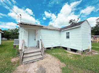 503 N 5th St, Alvin, TX 77511