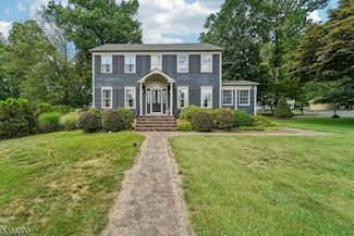 2 Craig Ct, Morristown, NJ 07960