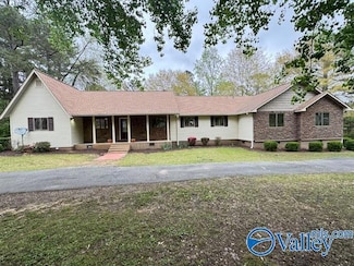 143 Green Valley Rd SE, Owens Cross Roads, AL 35763