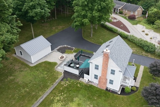 18 Bell St, Glastonbury, CT 06033