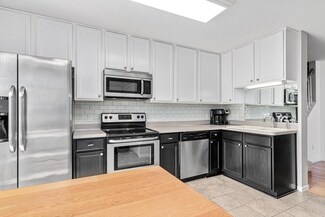 8900 Ladino Cir Unit 124, Eden Prairie, MN 55347